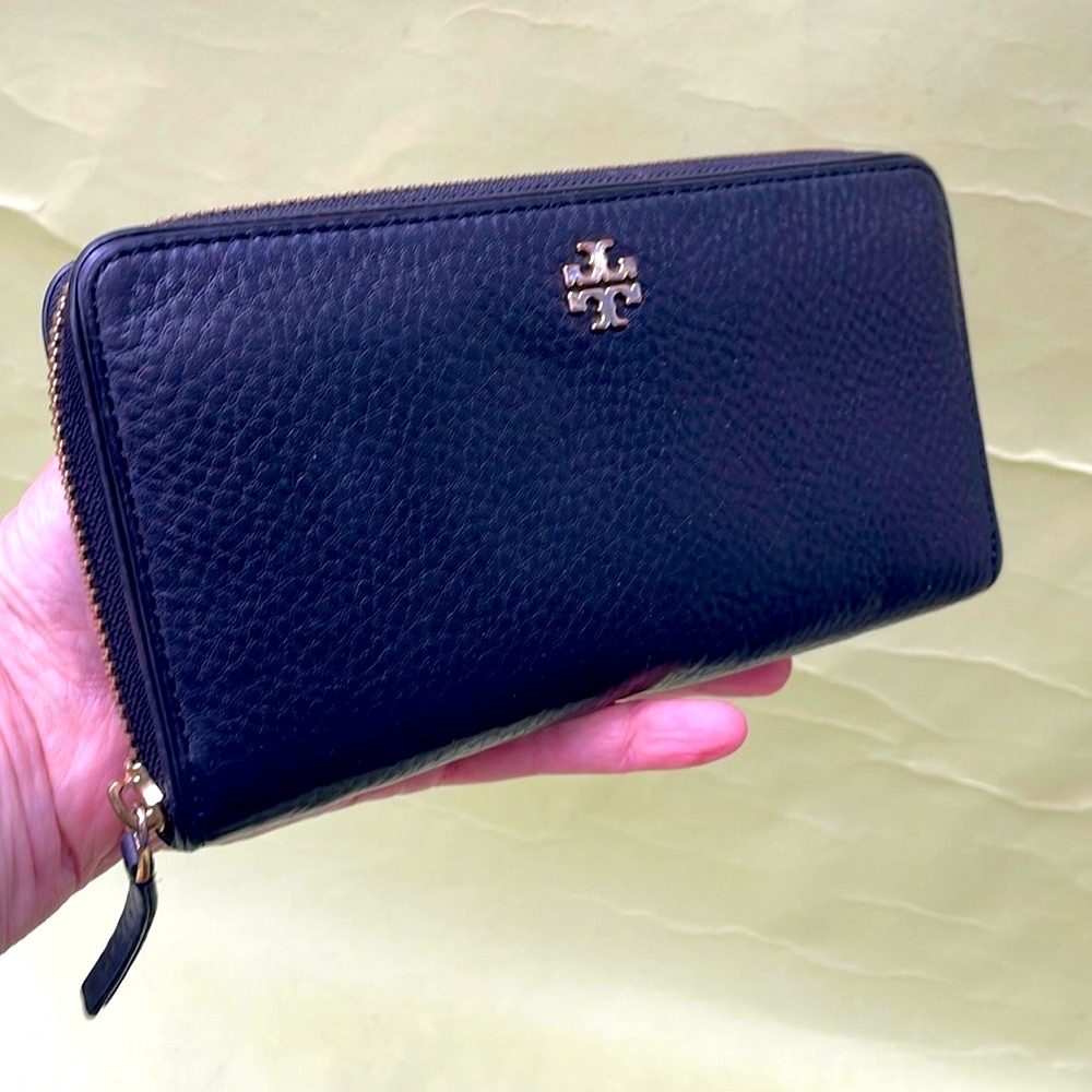 Vintage black/gold Tory Burch pebbled leather wallet